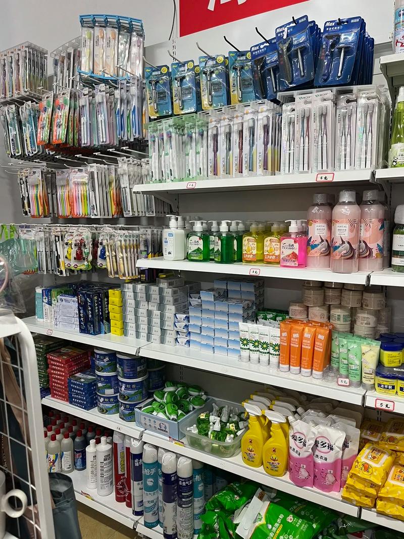 實體店鋪誠信經營之道 日用品、飾品與學生用品的綜合百貨服務